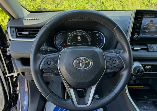 Toyota RAV4 cena 124999 przebieg: 79900, rok produkcji 2019 z Kobylin małe 781